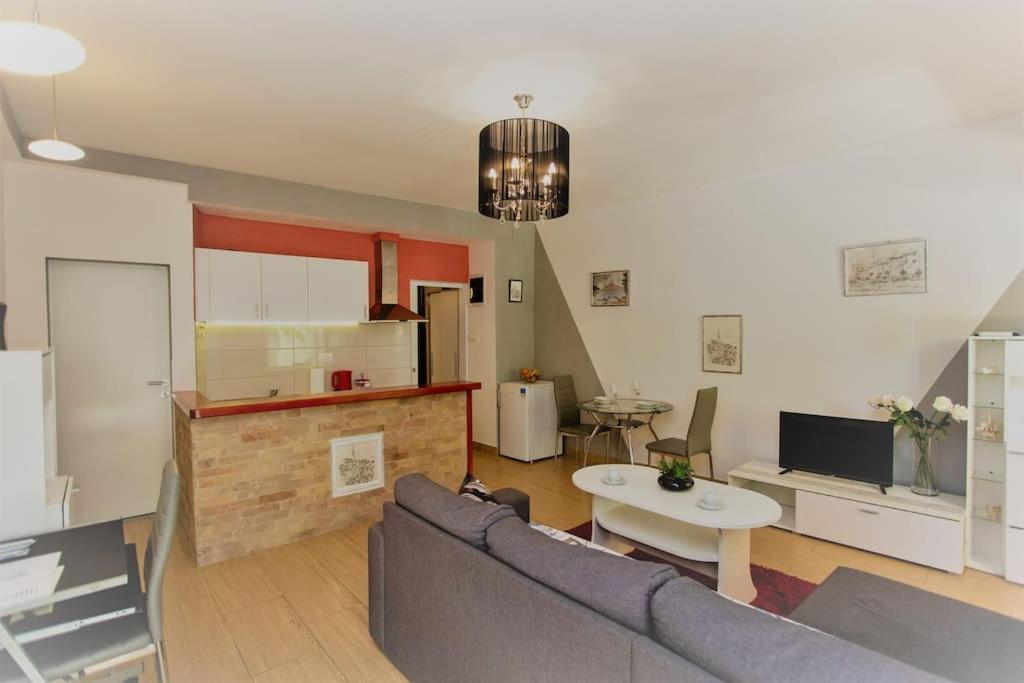 Apartman Den,Rovinj Oaza U Centru Grada I Besplatnim Parkingom Διαμέρισμα Εξωτερικό φωτογραφία