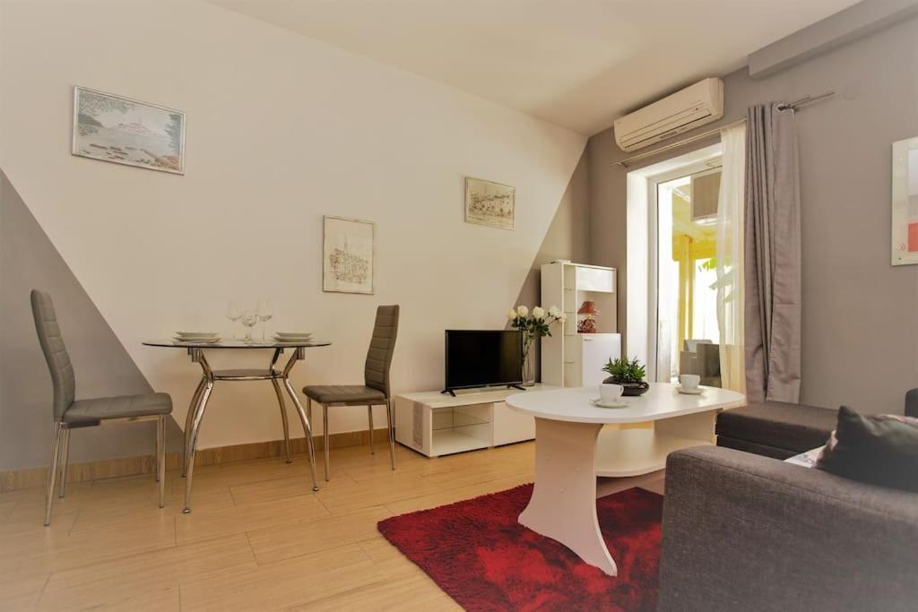 Apartman Den,Rovinj Oaza U Centru Grada I Besplatnim Parkingom Διαμέρισμα Εξωτερικό φωτογραφία